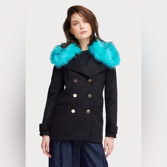 Julia Allert Jackets & Blazers - Julia Allert Fashionable Short Faux Fur Collar
Coat Women’s Size XL